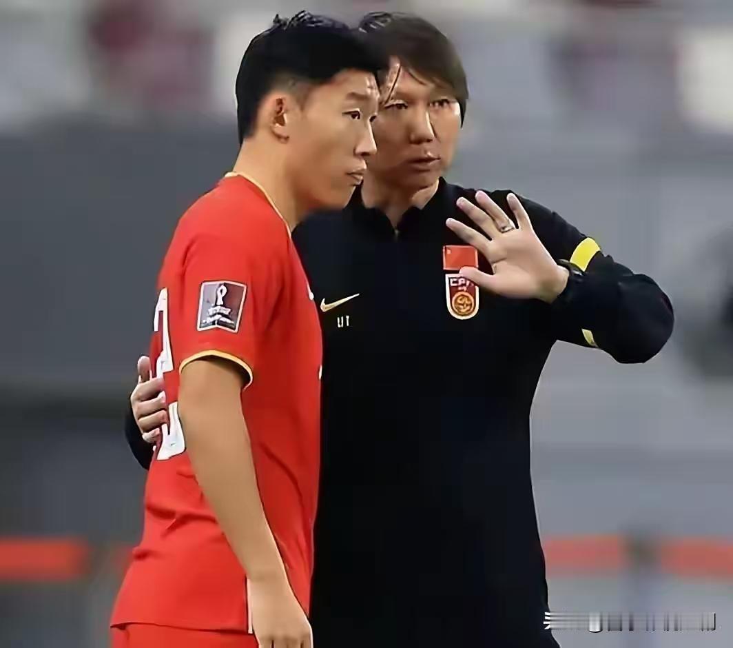 前国足主帅李铁因受贿等罪被判20年，其商业版图也随之崩塌。据公开信息，李铁曾关联