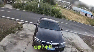 狭路相逢，谁也没让着谁。网友10月21日发布视频，乡村公路，路宽六米，没有限速
