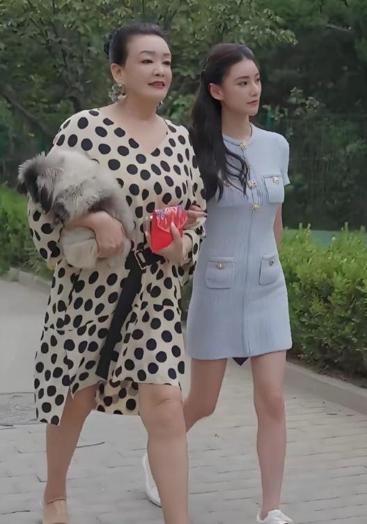 突然明白了汪小菲为什么娶了二婚的马筱梅了，前妻柔弱不能自理，需要他照顾的同时，性