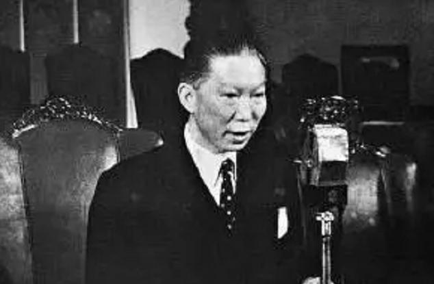 1993年，97岁的薛岳被告上法庭，面对法官的询问他沉默了许久，然后叹了口气