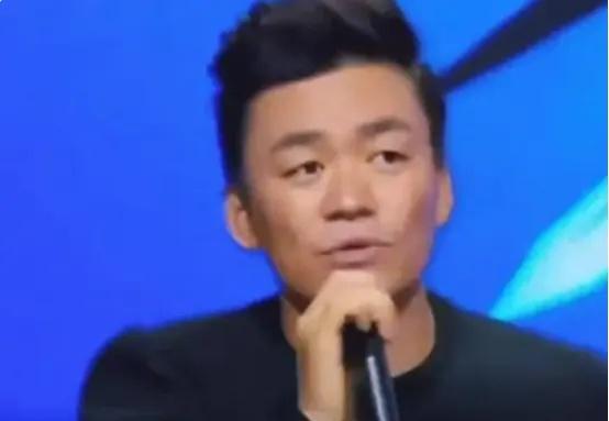 张大大指着王宝强鼻子喊“信不信我弄死你”时，王宝强只回了三个字。我练过的。2