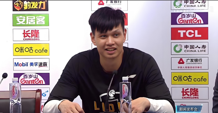 许钟豪笑了！浙江广厦男篮如愿拿下CBA总冠军后，不仅王博及主力球员们收到不少奖
