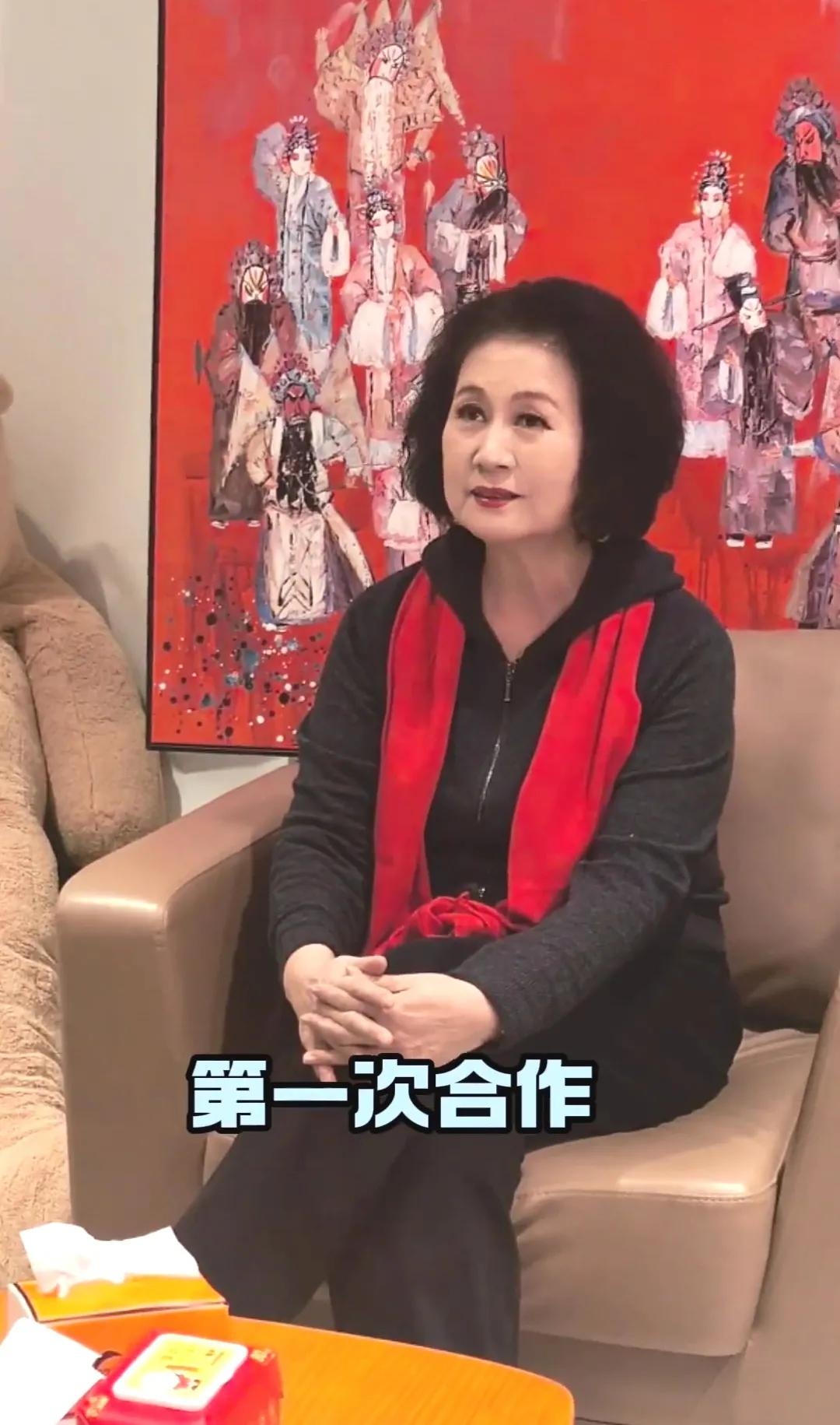 满满的回忆，63岁的黄晓娟与潘长江再次走到了一起。近期，国内两位知名小品演员