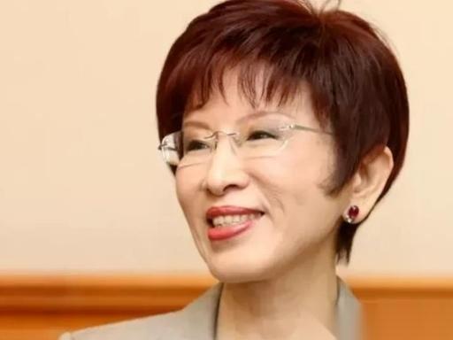 “把那个坏人赶出去！”洪秀柱（5月3日）出席侯汉廷新书发布会时直言，“这个人是谁