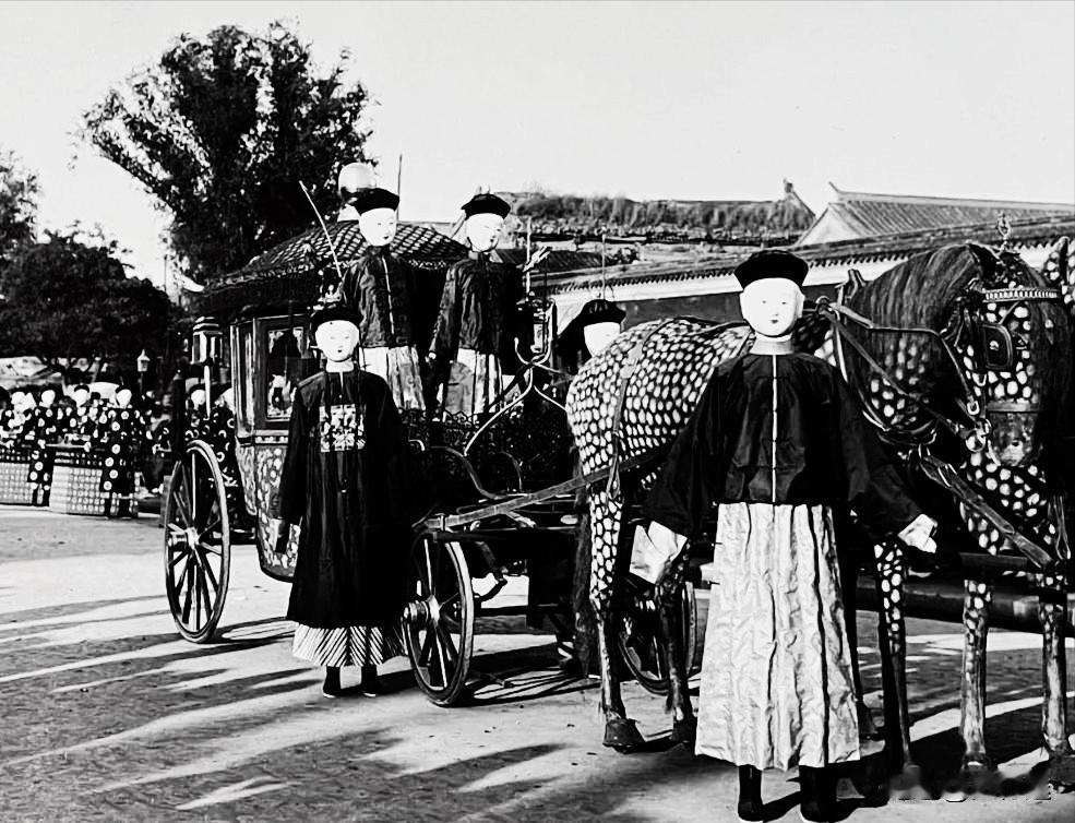 1909年，荷兰人拍摄的慈禧葬礼，规格超皇帝，大白天让人不寒而栗那一年，