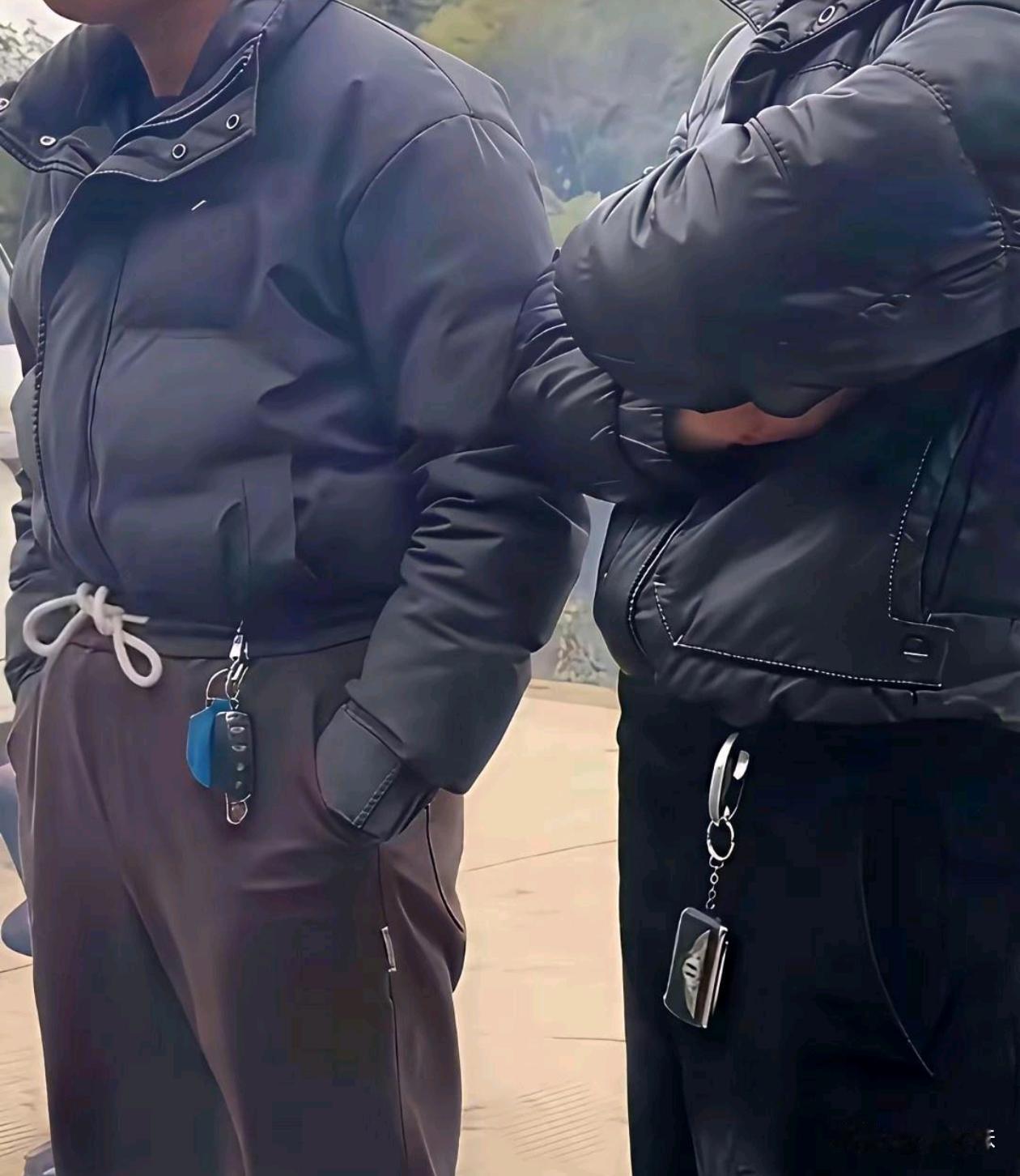 为啥过年回老家的时候，他们都喜欢把车钥匙挂在外面？
