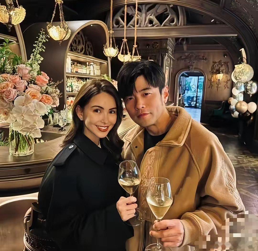 天啊，周杰伦你藏的真是太深了！查了才知道，47岁的周杰伦竟然结婚11年还跟