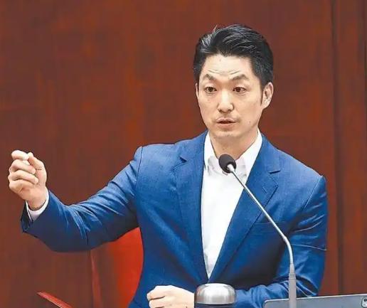 台湾政坛的天，恐怕要变了：真正要变的不是哪个人上位，而是整个蓝营的生存逻辑被一场