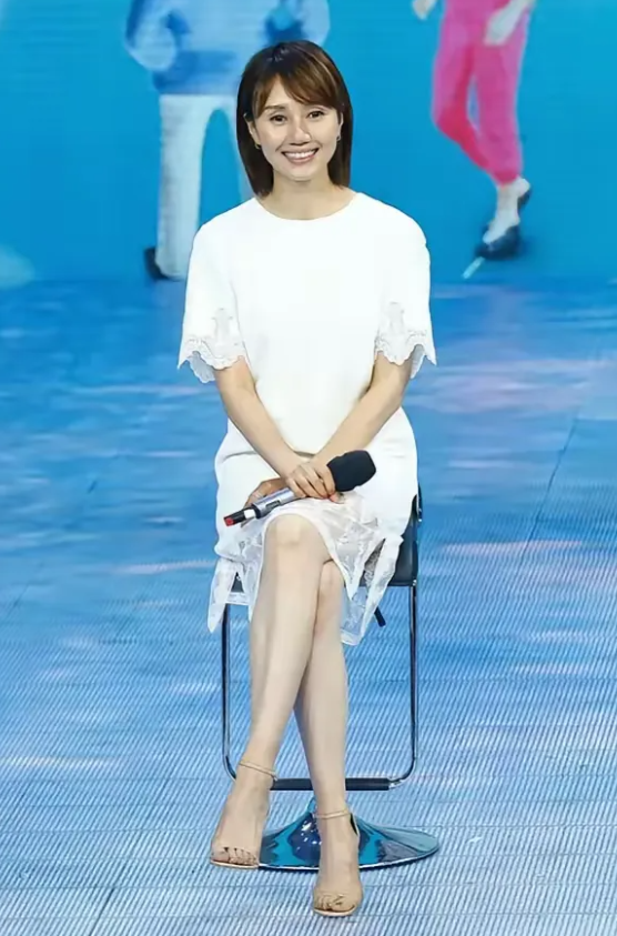 袁泉，168cm，端庄大气，优雅美丽