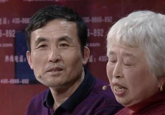 1997年，黑龙江双鸭山，一对50多岁的老两口晚饭后散步，看到一个流浪汉正在翻垃