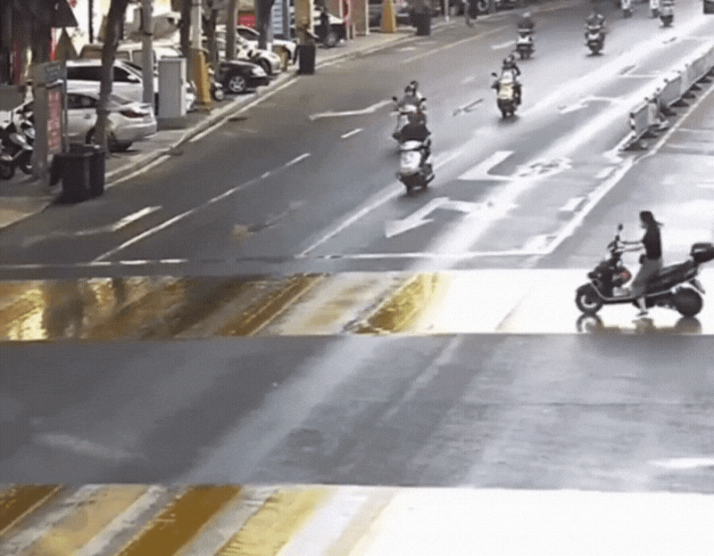 看完视频直接惊出冷汗！这哪是交通事故，分明是藏在马路上的“责任连环套”，每个参与