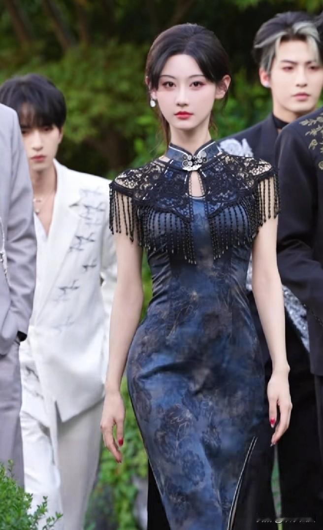 哇塞小姐姐虽然是仿司藤，但很成功，真的很好看