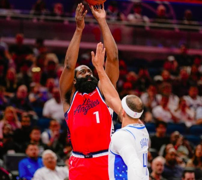 哈登再次证明了，他再怎么努力，也带不动本赛季的快船。NBA常规赛，快船客场1