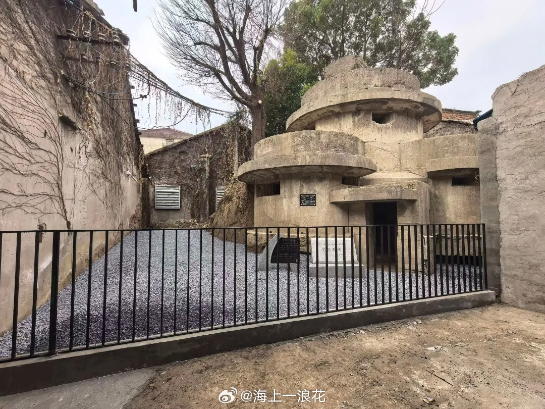 上海宝杨路子母碉堡宝杨路子母碉堡位于宝山区宝杨路3366号，2017年4月6日被