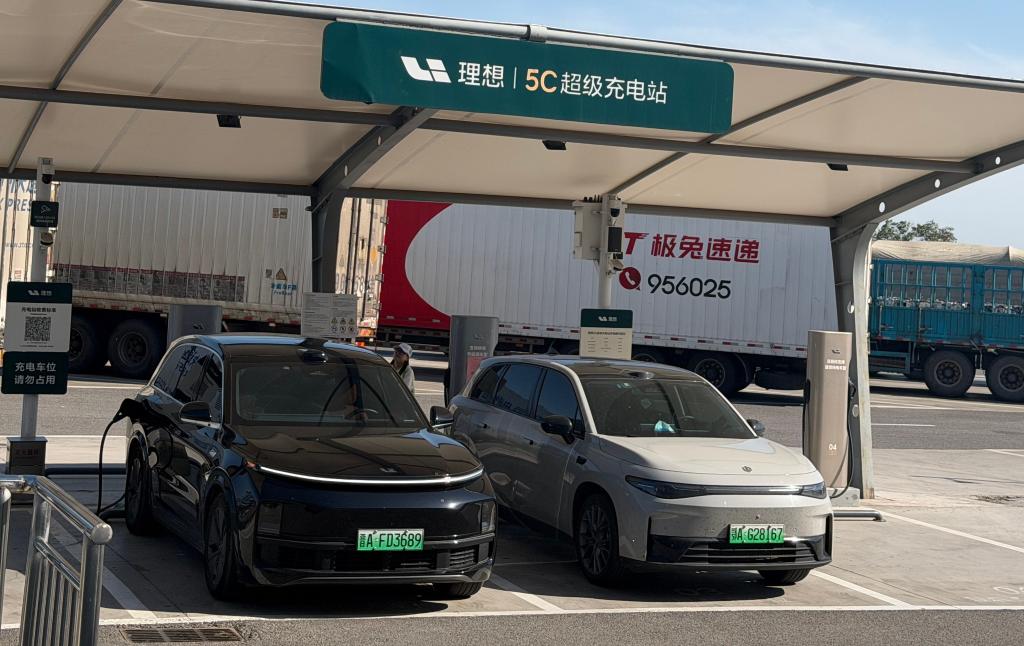 五一出行大变天！开新能源车跑长途再也不慌了你敢信？如今五一长假自驾，越来越多人