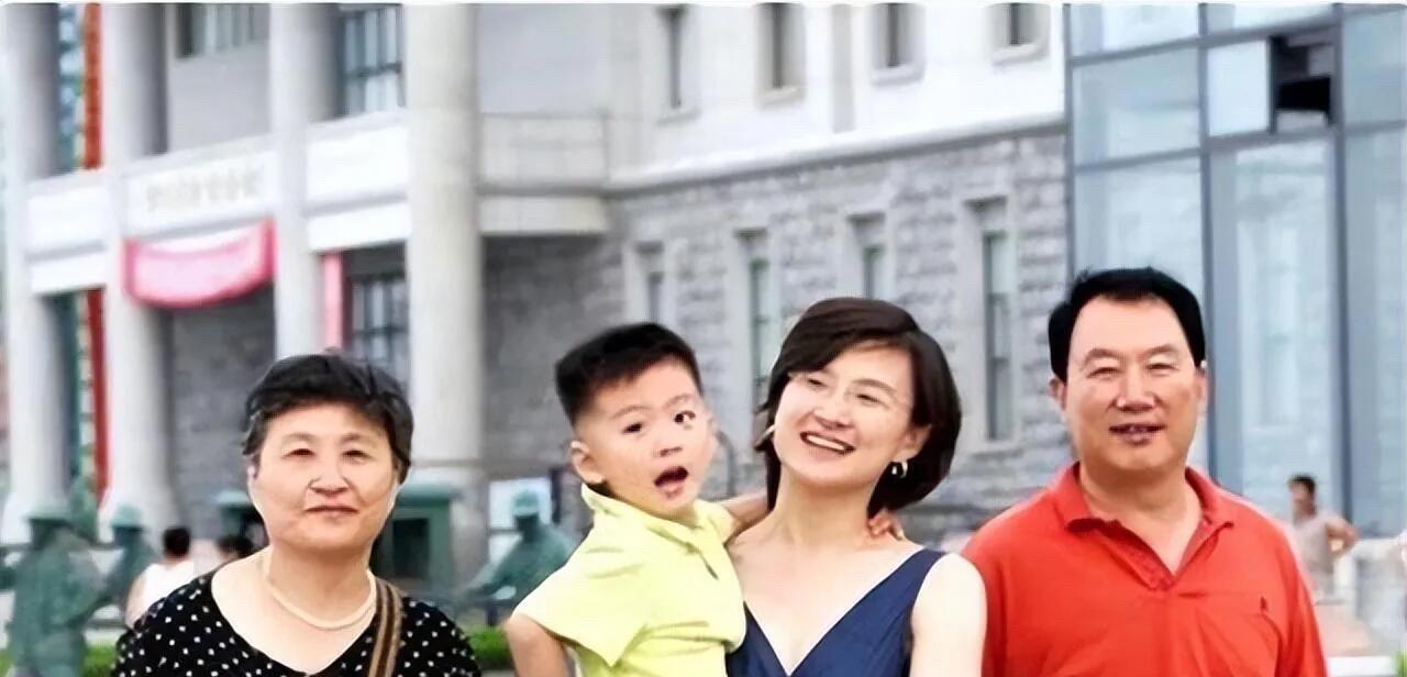 原来平时看起来这么熟悉的主持人是一对夫妻！丈夫王世林担任过央视《中国报道》、《今