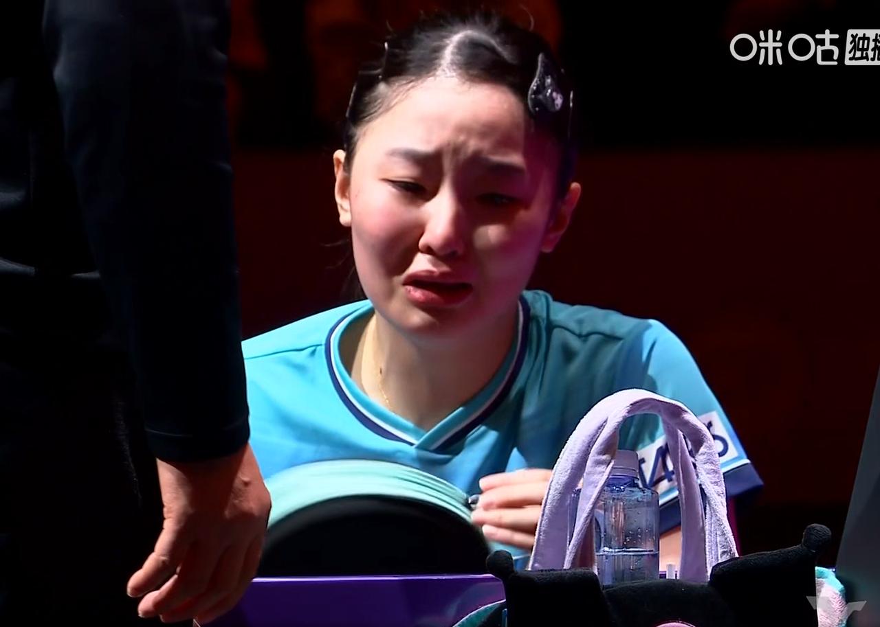 张本美和4:3拿下陈熠的时候，为什么躲在后台嚎啕大哭？大家看到张本宇的动作了吗