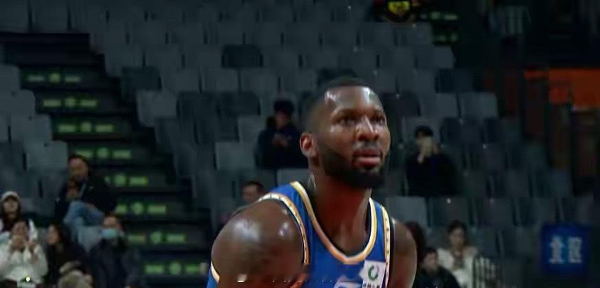 CBA俱乐部杯：北京76-107惨败青岛收1好2坏争冠难。好消息是小外援杰曼贡