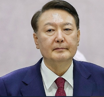 尹锡悦信息被泄露这一刻，尹锡悦可能真的有机会为自己赢得机会，因为他的个人信息被