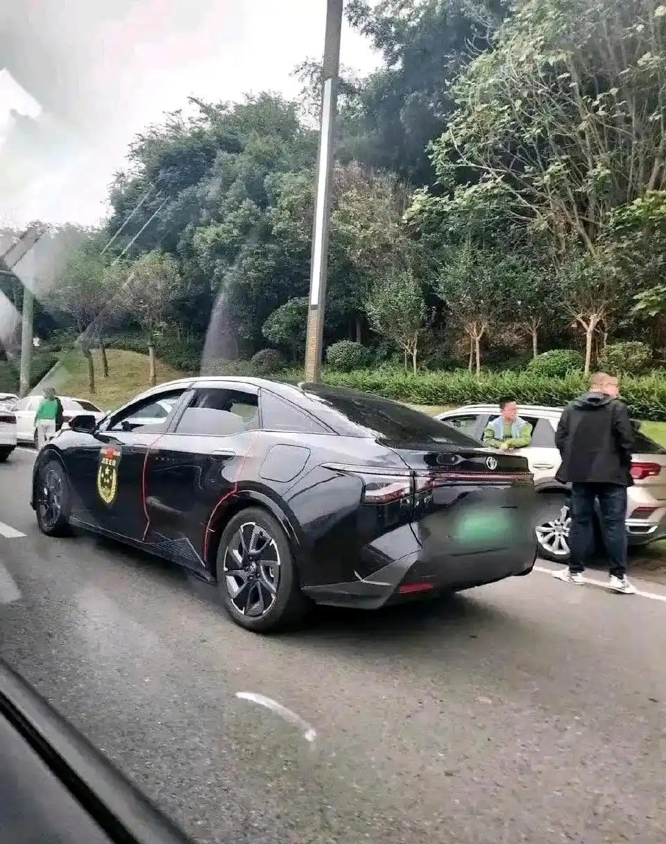 在车上贴这个不尴尬吗？​​​