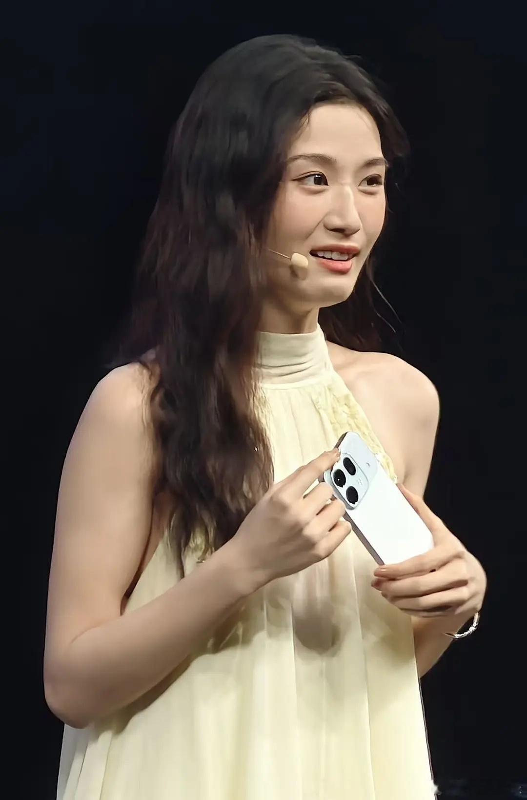 卢昱晓每次线下活动都在定期清理颜粉吧​​​