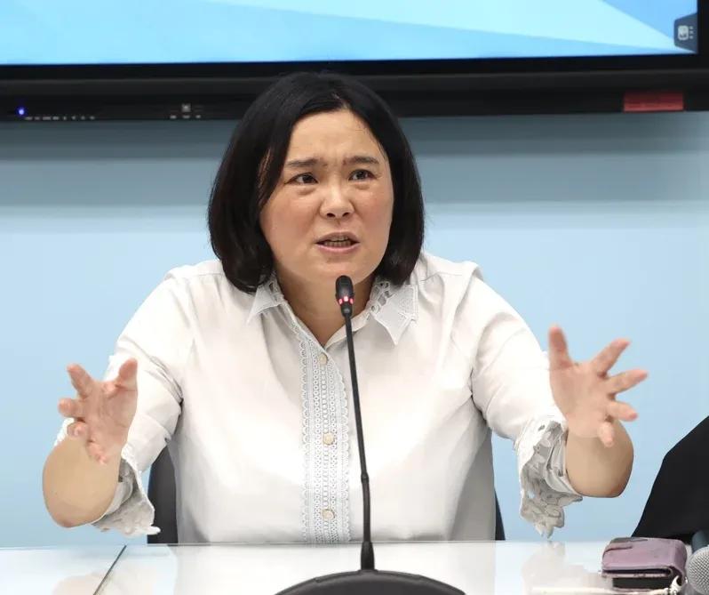 陈玉珍要求赖清德不要恐吓人民，真要备战就来全面性来做，不要随便把战争两字挂嘴边，