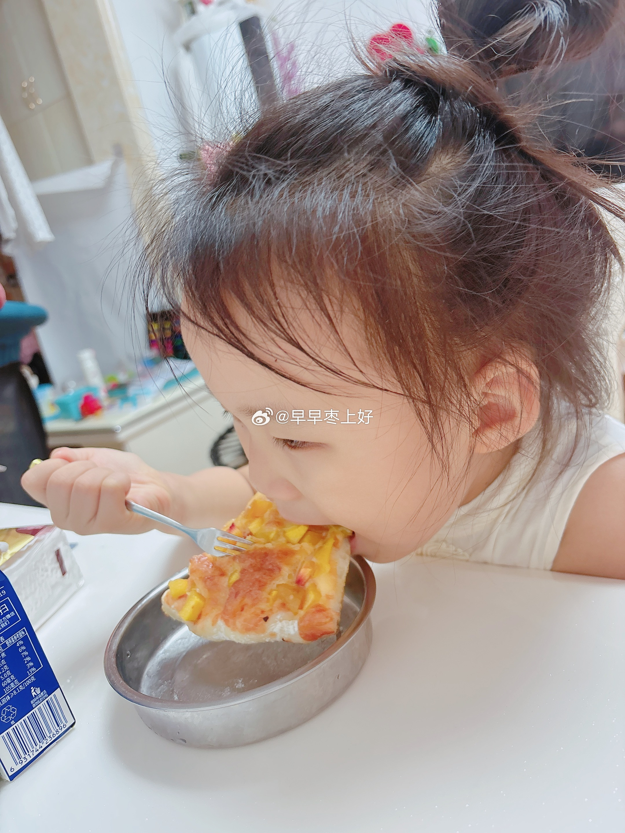 🥣“干饭人”𓎩⁺¹👧🏻小朋友点名要吃的黄桃披萨🍕，安排上了‼️她负责