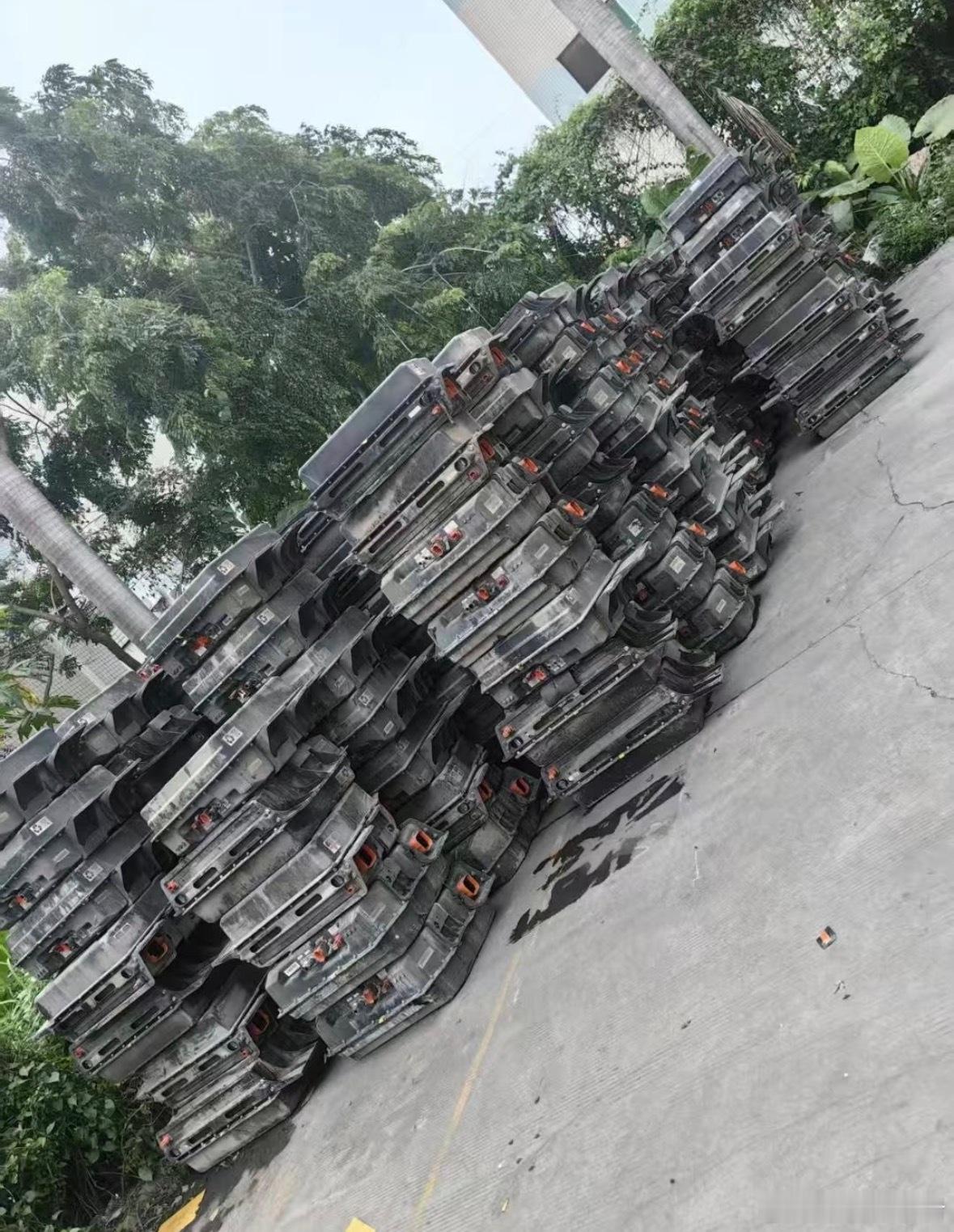 电车换电池要十万八万的日子，终于要结束了。4月起，新能源汽车电池，维修新规全国实