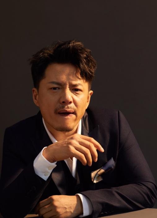 实力派演员段奕宏曾在采访中大方坦言，自己和佟丽娅有着很深的渊源，两人是土生土长的