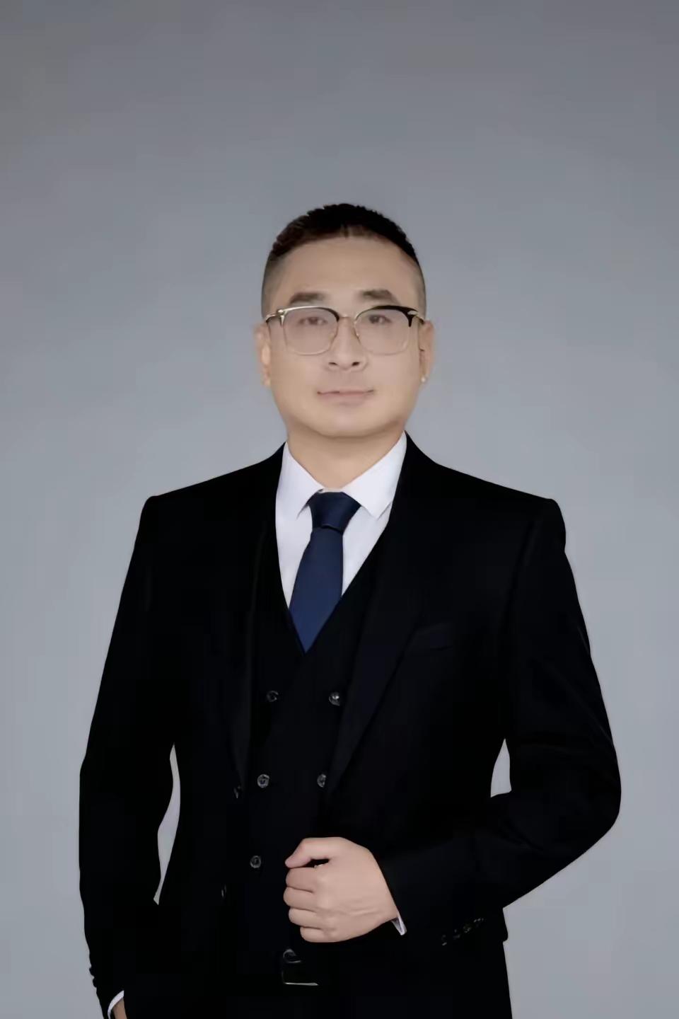 家人们谁懂啊！云昊直播那句“再来个六年也坚持”，听着就让人鼻子发酸！这六年里，他