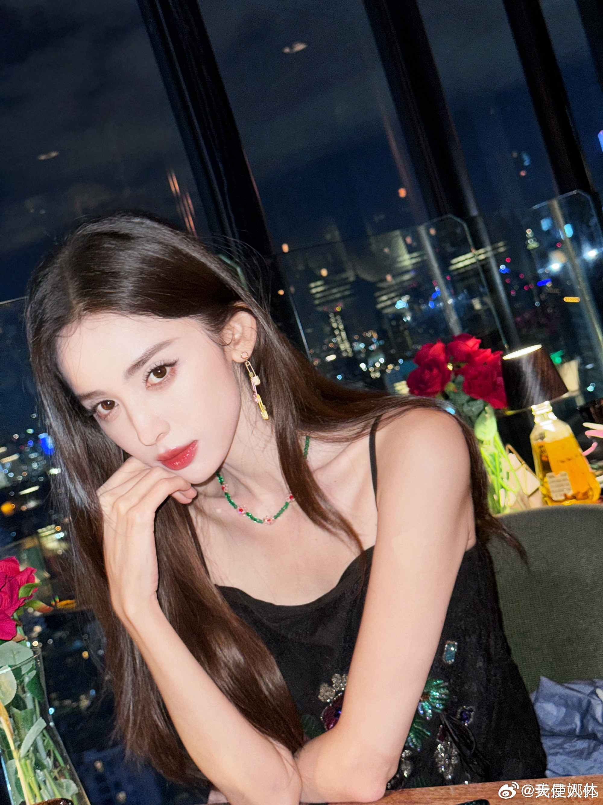 娜扎cos孔雀公主娜扎｜度假美照，个性又美丽的娜扎，衣品真好。娜扎