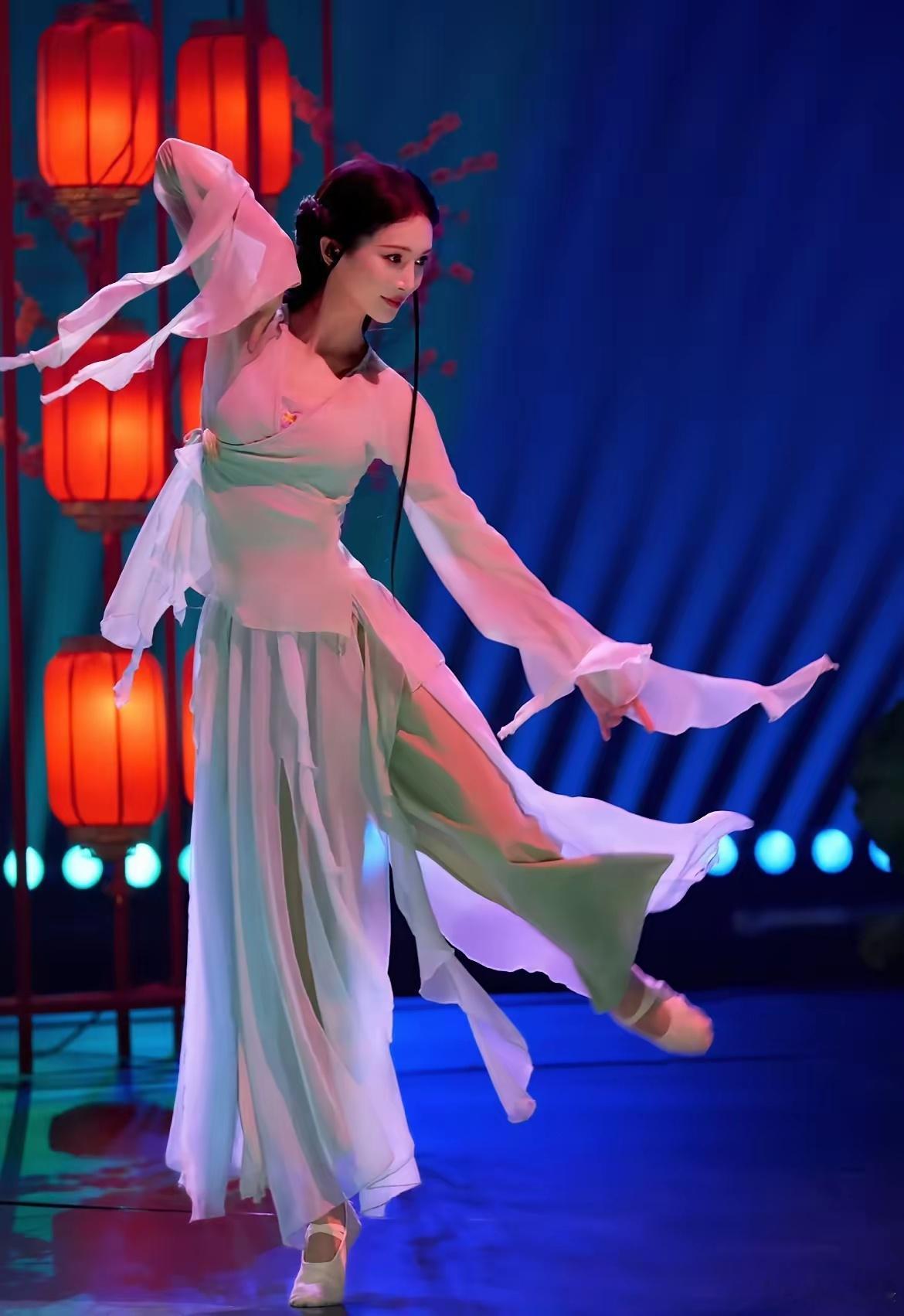 金晨这次复出。给所有艺人都上了一课！你可以做错事，也可以不红，但是绝对不能没有一