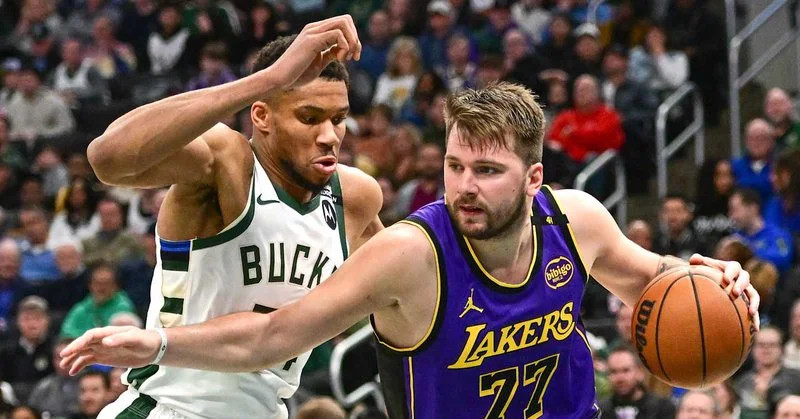 据《TheAthletic》报道：湖人预计将在今夏探索阿德托昆博的交易方案。虽