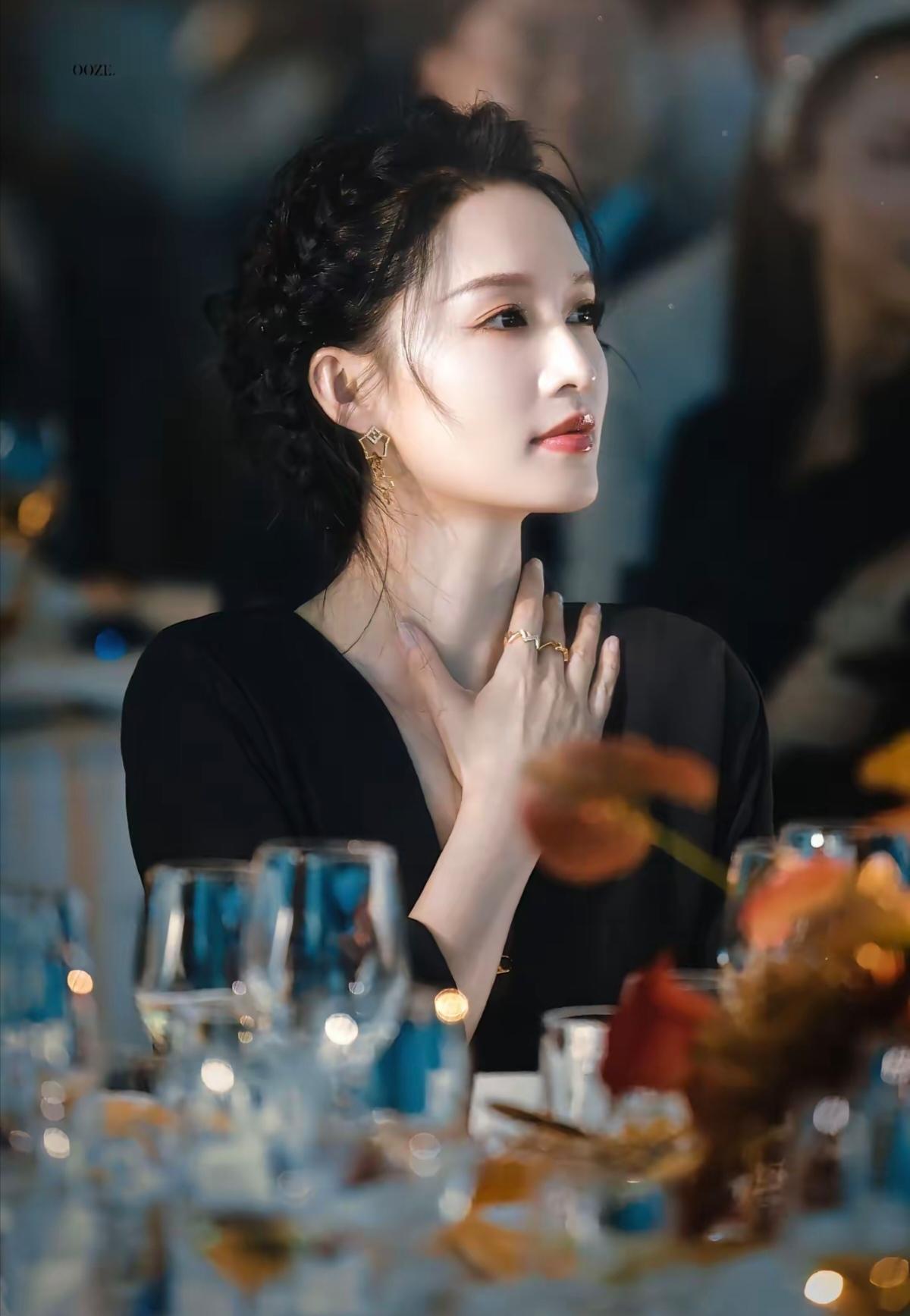 李沁:“他们说就是有的人就是被童年治愈一生，有的人需要用一生去治愈童年，我觉得我