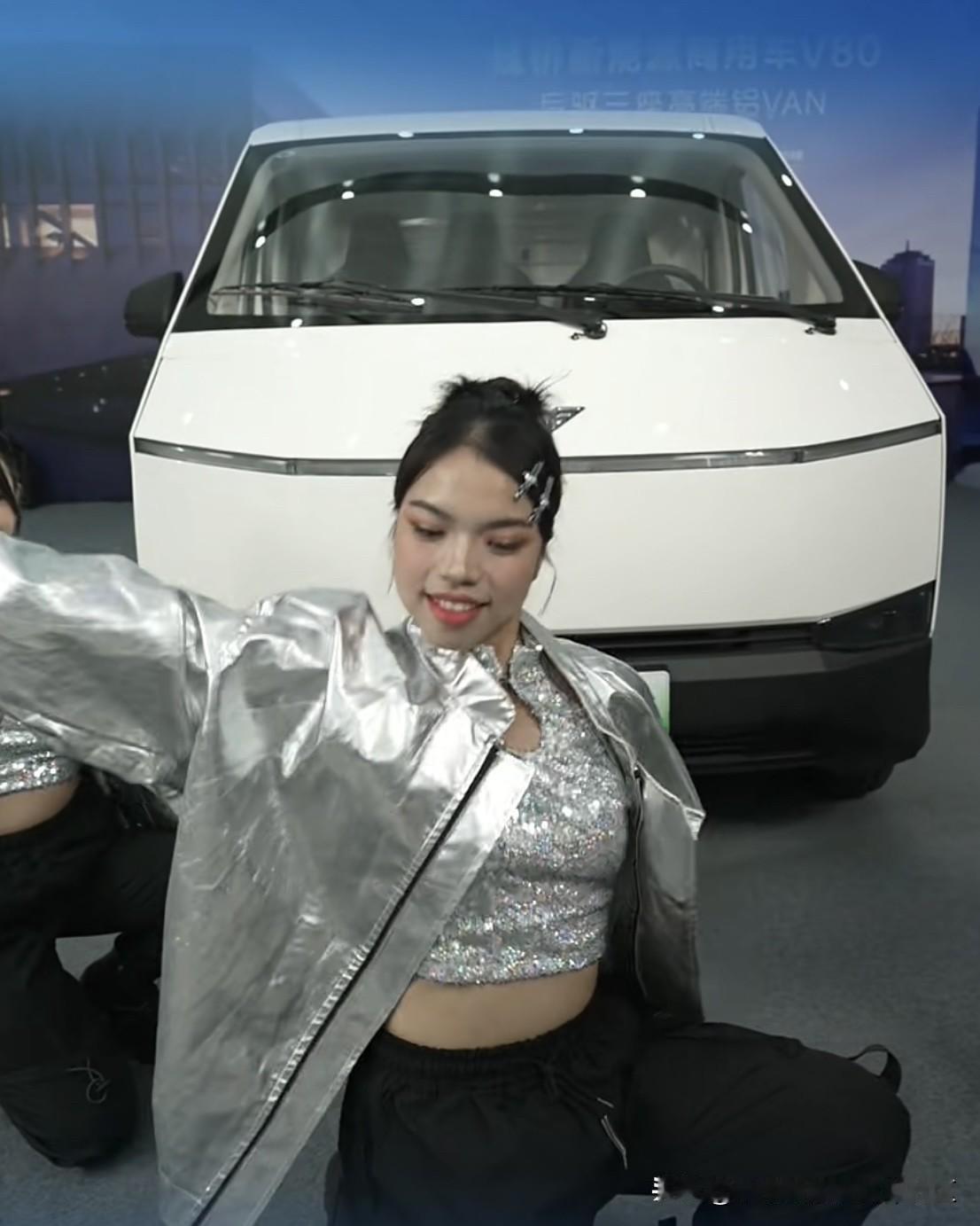 魏桥新能源商用车V80上市，售价10.18-11.08万元[思考]这前脸，妥妥