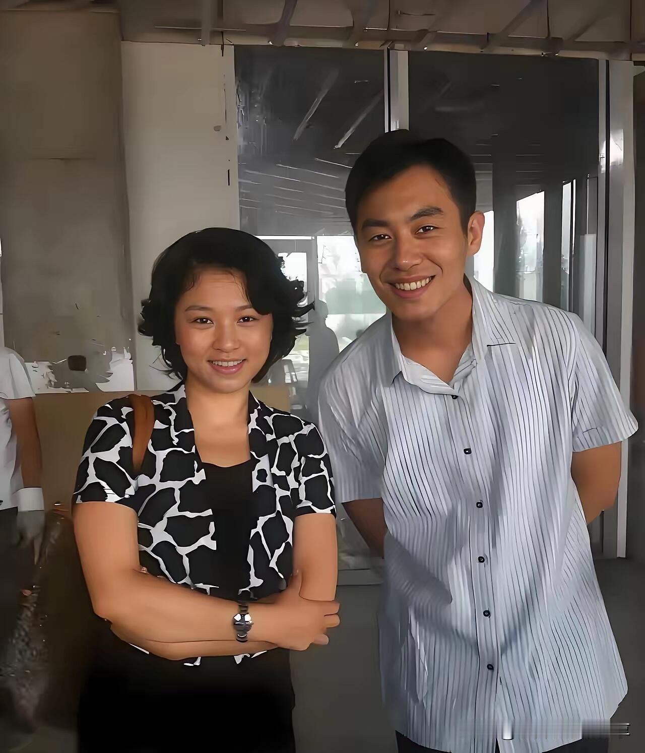 这个女演员在一部剧里饰演朱亚文的姐姐，气质大方，眼神清澈，满脸幸福的笑容，特别的