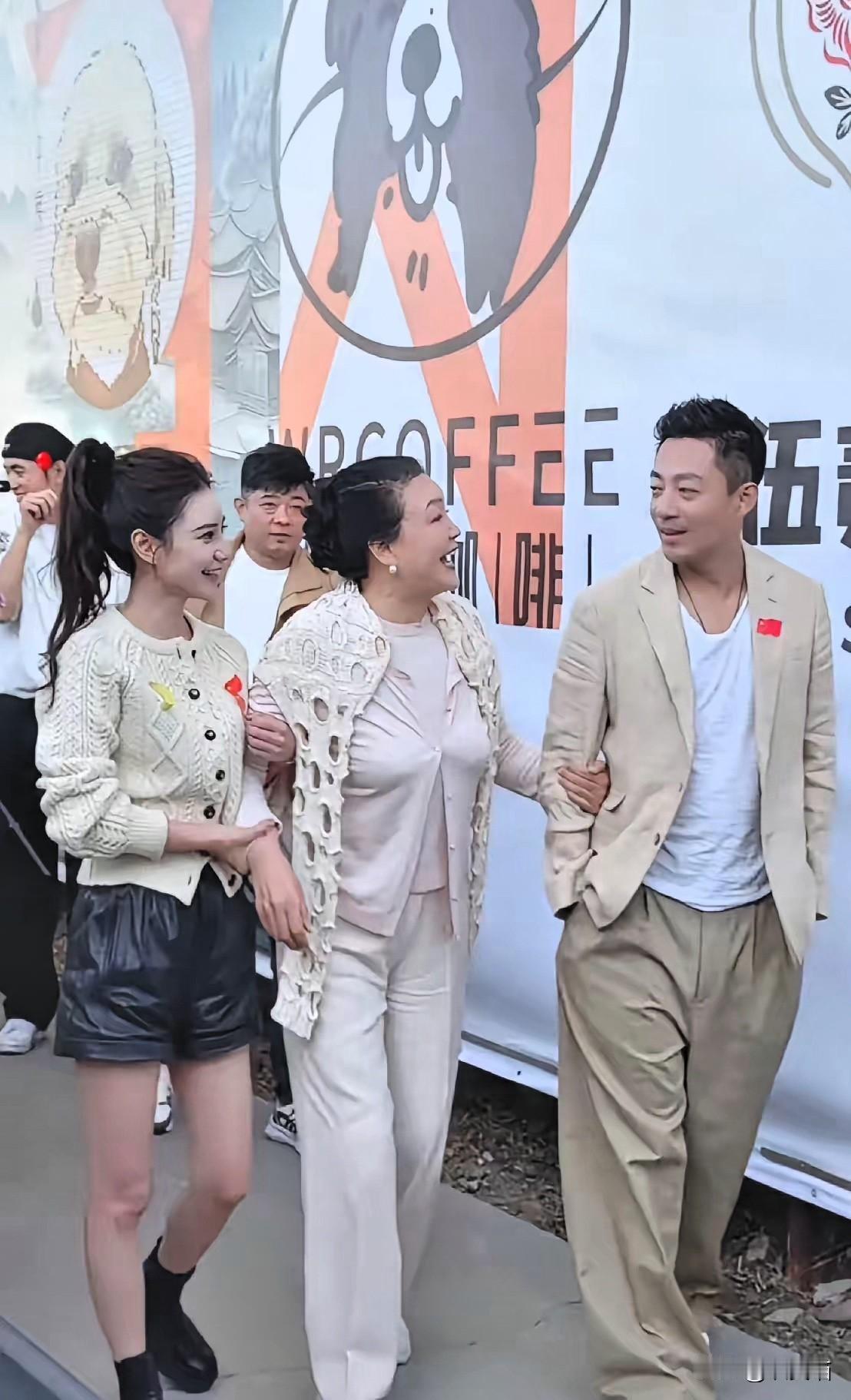 看完汪小菲招待馆长的视频,才懂人最真实的样子,从来只留给最亲的人。