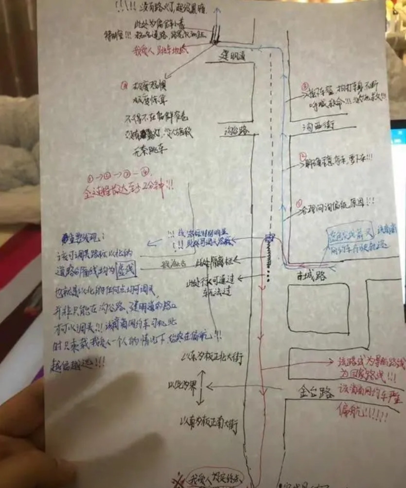 这位女乘客火了！2021年，河北保定，一女子深夜打车回家，突然发现司机竟把车开到