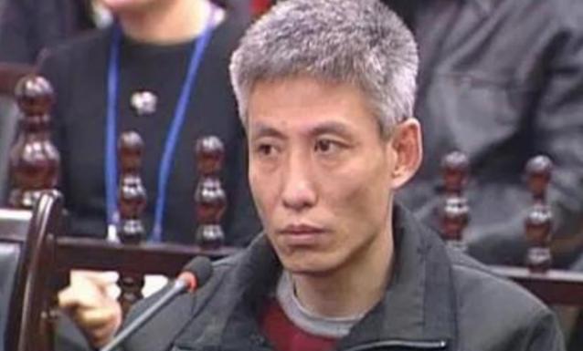 2003年，黑社会组织头目刘涌被判处死刑，随后他被押解到殡仪馆，并抬进死刑执行车