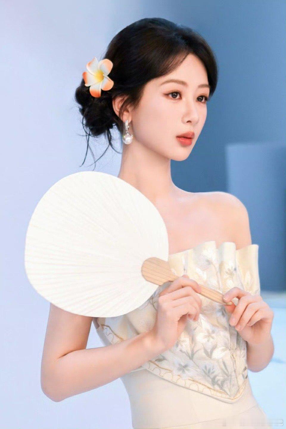 杨紫侧编丸子头好元气啊！太美了🤩​​​