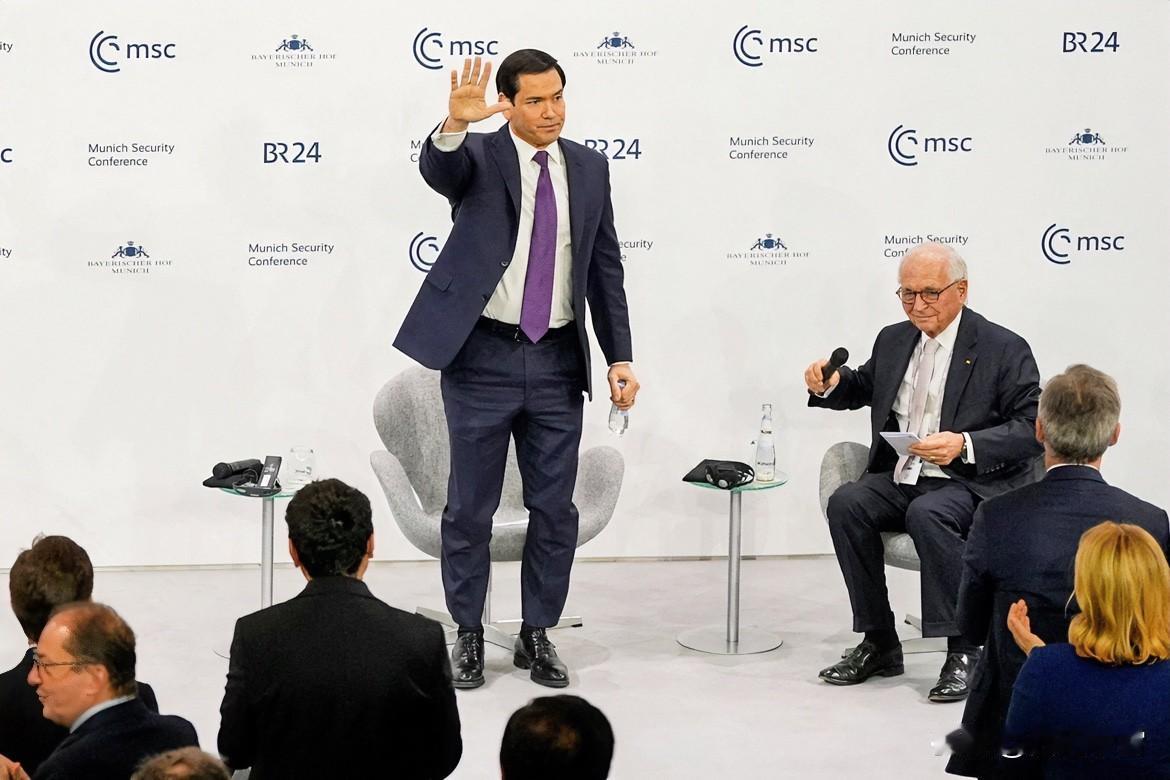 英国前大使金·达罗克勋爵将鲁比奥和万斯的演讲形容为"大相径庭"，点出了美国政府两