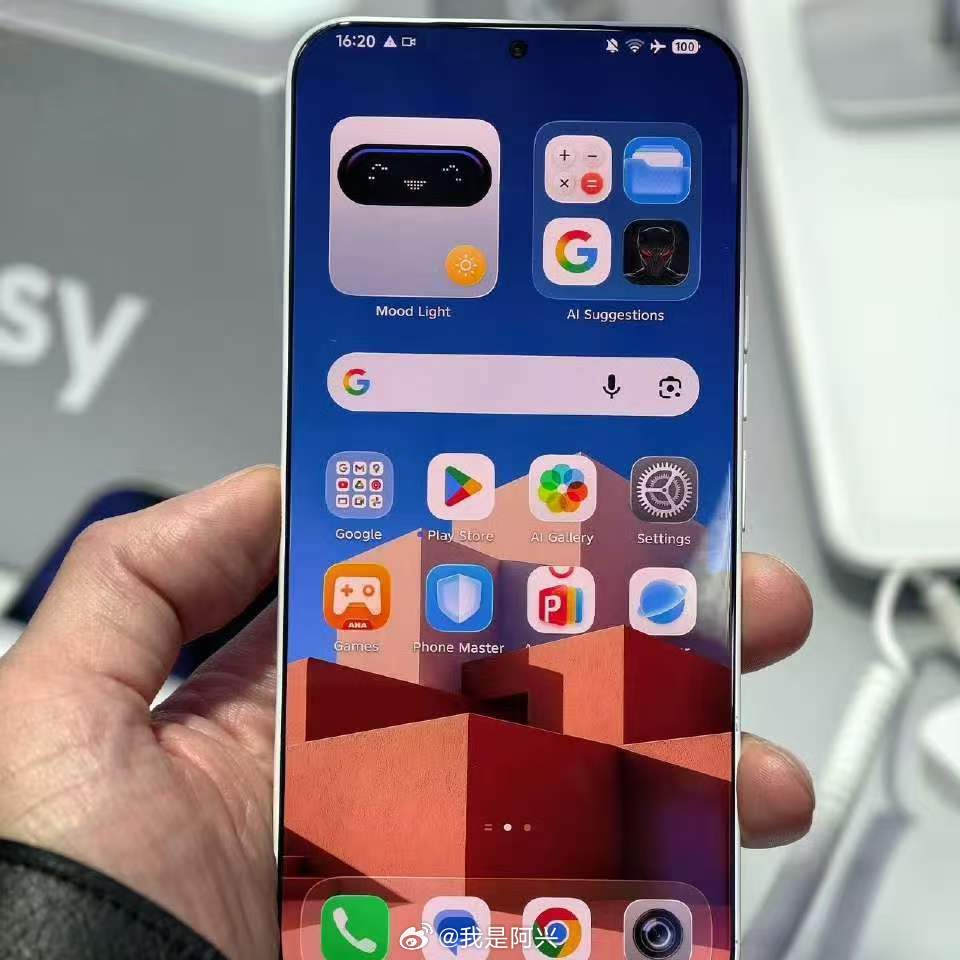 传音手机屏幕黑边，大家感受一下。