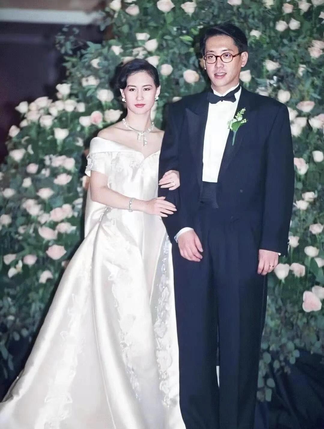 强扭的瓜真不甜！何超琼与许晋亨的世纪婚礼几乎全程没笑容！1991年何超琼