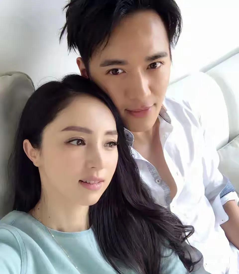 高云翔把钱交保释金了，都赔光了，人家董璇能赚钱，凭啥受这气。自己怎么开心怎么过。