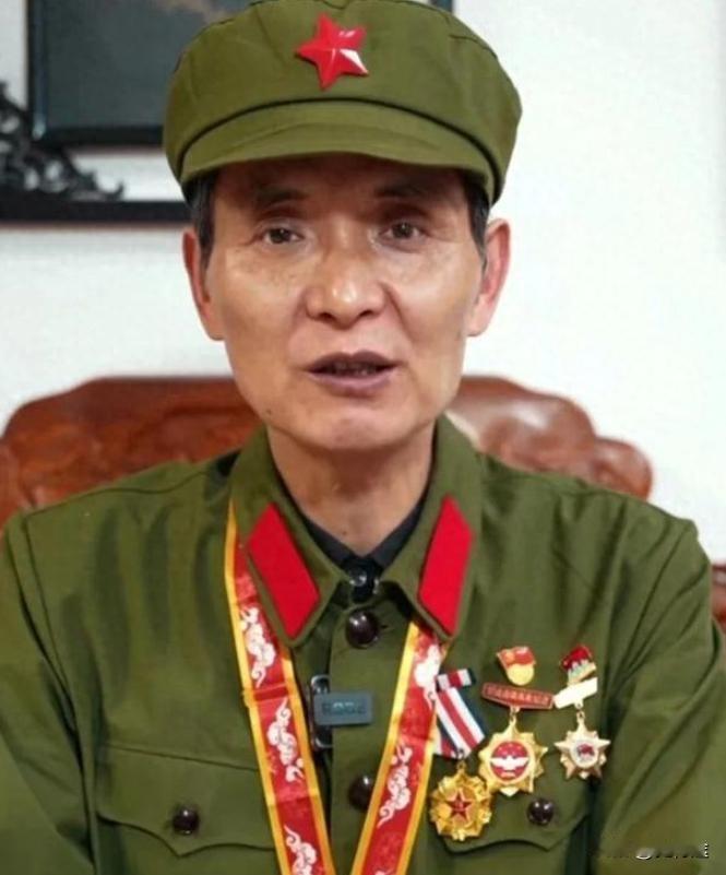 对越自卫反击战中，一等功臣张长海，藏在敌人周围三天三夜，期间没有进食一次，就连大