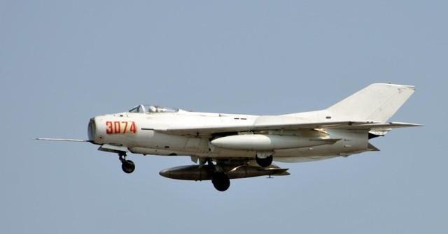 1979年，索马里向我国付了一半定金，购买了24架歼6战斗机，哪知道，战斗机交货