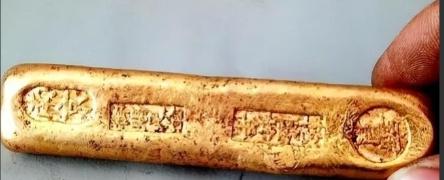 1980年，山西杨大爷拿着2根金条来到银行。他说道：想把金子换成钱！工作人员看了