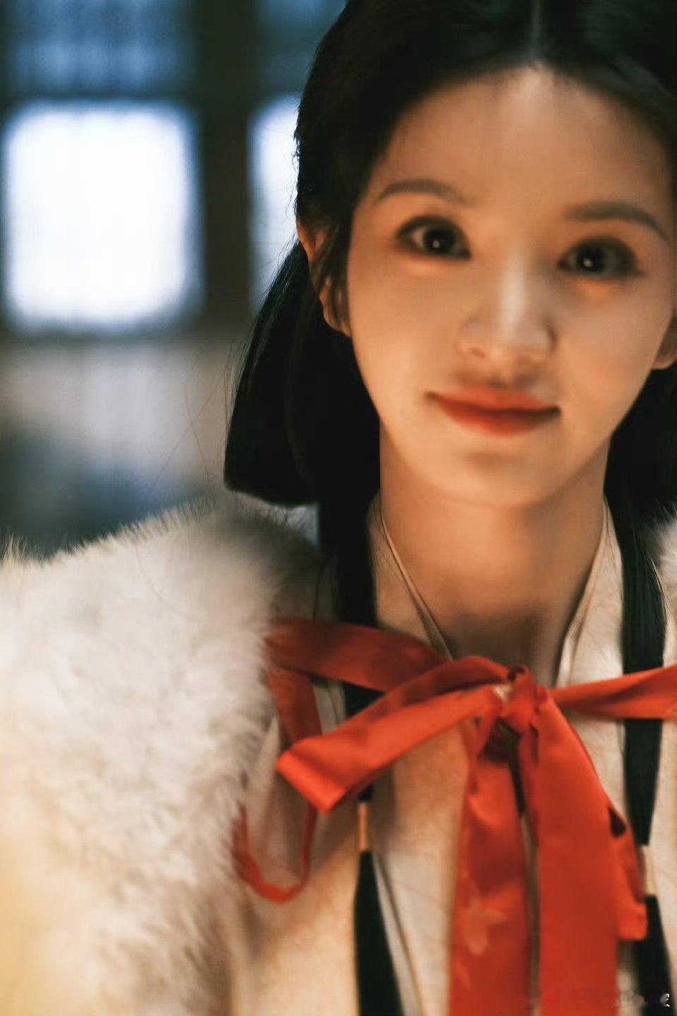 田曦薇完全是小猫本猫被如此美萌的大眼睛看着完全心情都变好了