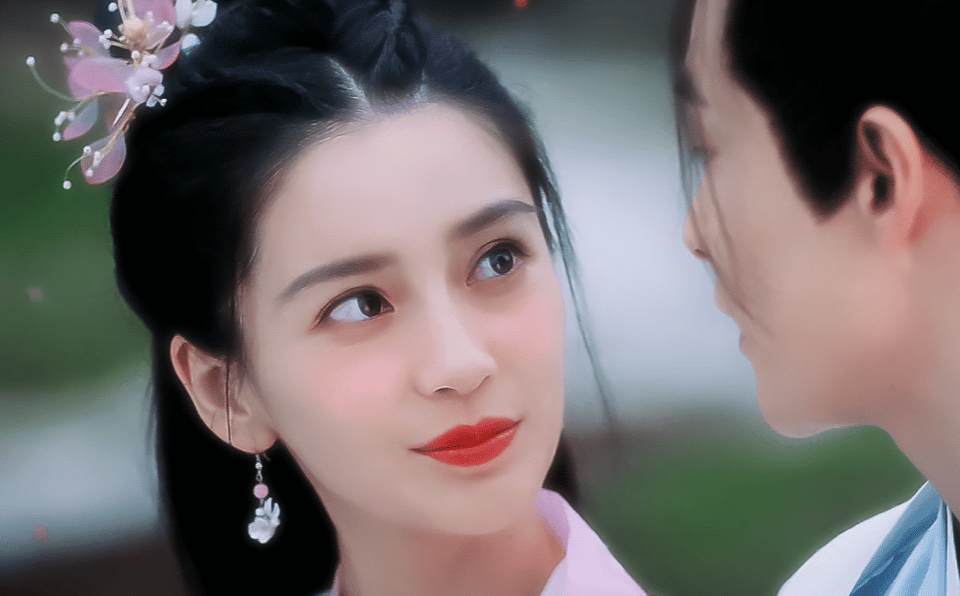 Angelababy真的好美baby无论在哪个阶段都是那么好看，一眼心动的美！