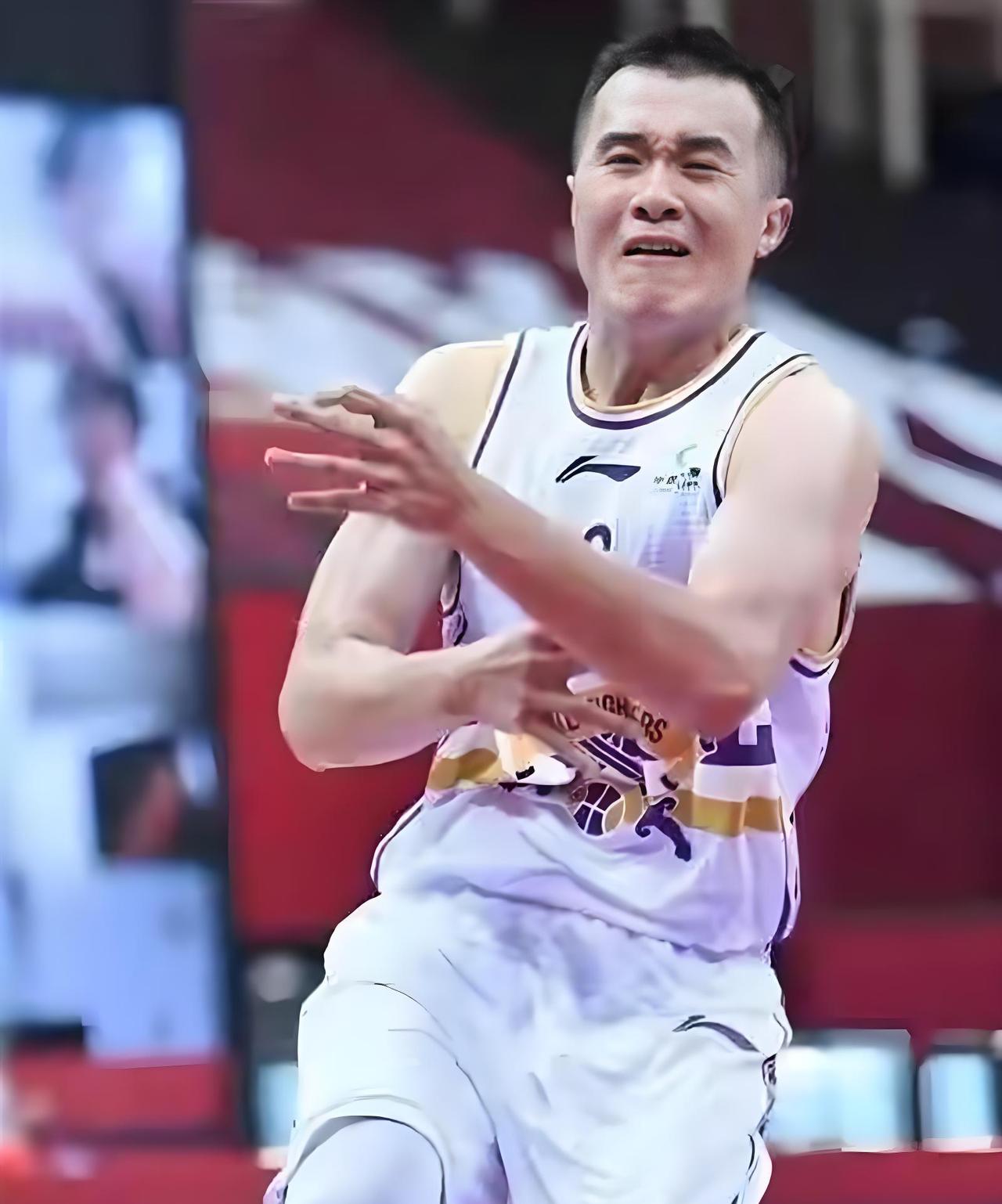 听说北控男篮的悍将，神射手张帆，这个赛季被张庆鹏放弃后，他并没有消极怠工，破罐子